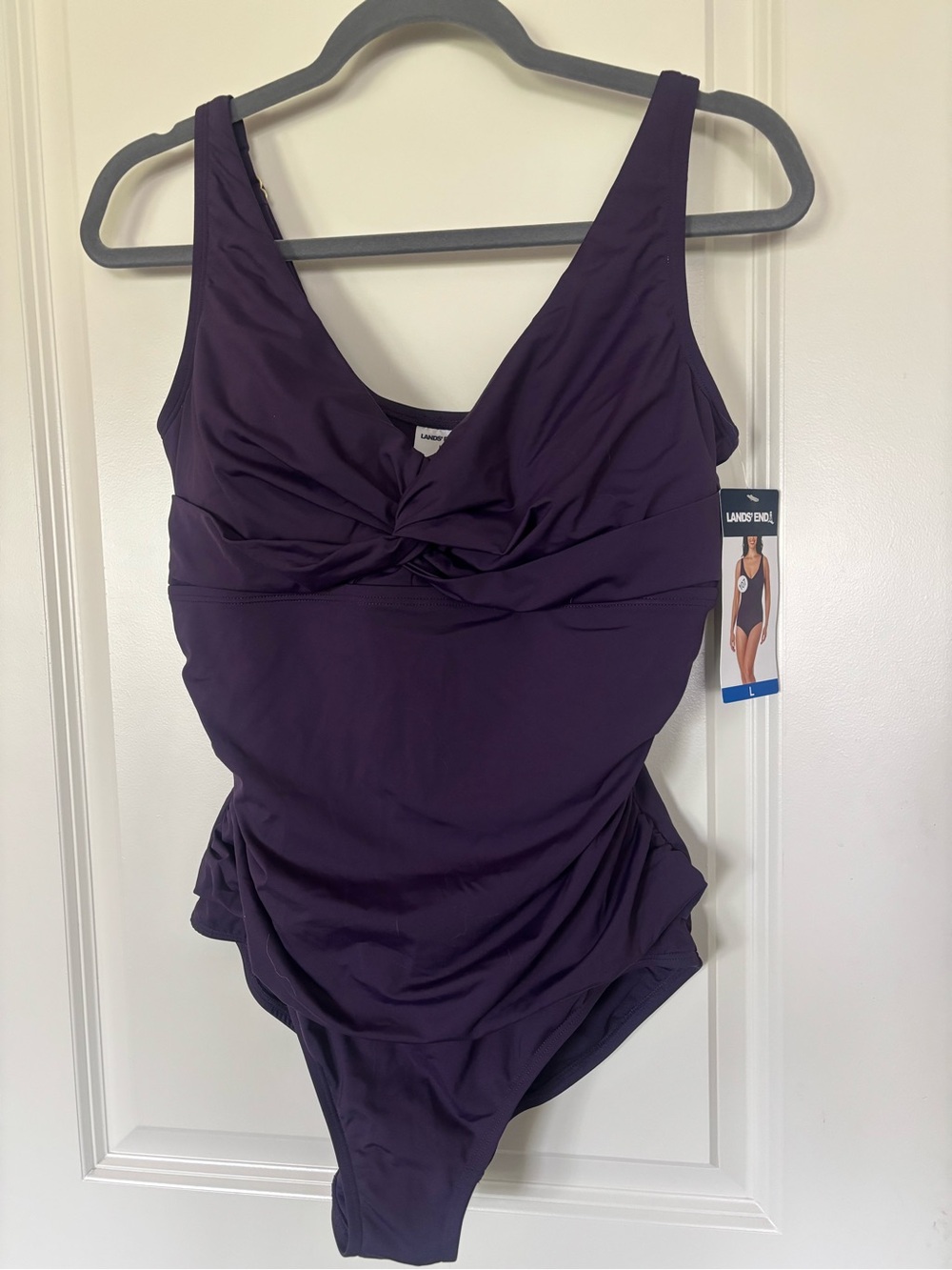 NWT Women’s Lands End One Piece Swimsuit. Size Large
